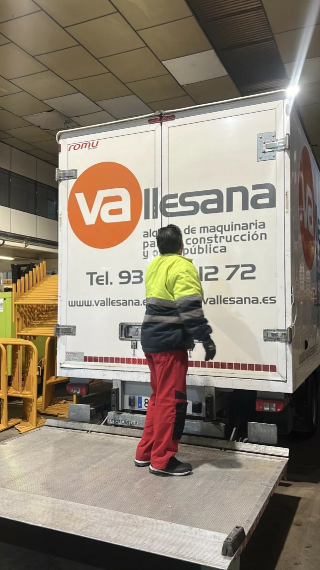 ¿Qué pasa cuando alquilas una máquina en Vallesana?

🚛 ¿Alguna vez te has preguntado qué pasa desde que pides una máquina… hasta que llega a tu obra?
Spoiler: no es magia. Es Fermín y todo el equipo de Vallesana trabajando detrás.

Cuidamos cada paso del proceso para que tú solo tengas que preocuparte de ponerla en marcha.

🎥 Dale al play y descubre todo lo que no se ve…
pero se nota.

💬 ¿Tú también necesitas una solución rápida y fiable?
📲 Escríbenos y te la llevamos.

#equipamientoprofesional #vallesana #alquilerdemaquinaria #maquinariaobra #solucioneseficientes #fermin #granollers #equipotecnico