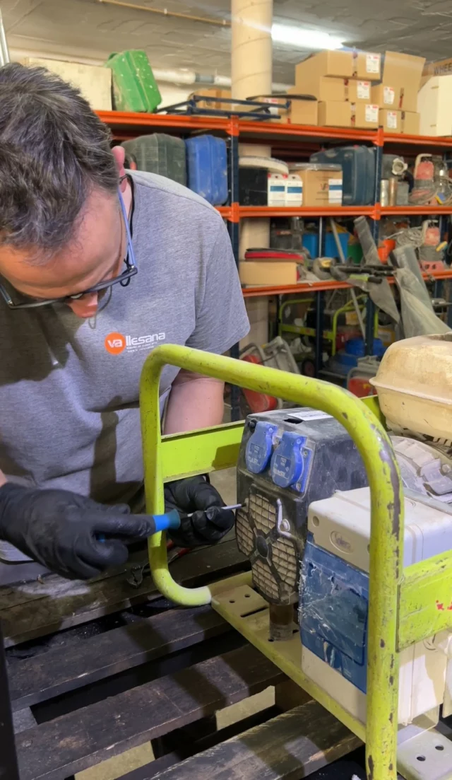 🚧 Así ha quedado esta máquina tras pasar por las manos de Jaime en el taller de Vallesana.

✔️ Limpieza a fondo
✔️ Motor revisado y reparado
✔️ Y un buen repaso de pintura para dejarla como el primer día

Porque en Vallesana no solo reparamos, le damos una segunda vida a cada máquina.
👉 Mantenimiento, reparación y cuidado profesional para que sigas trabajando sin problemas.

🎥 Dale al play y disfruta del cambio.

📲 Si la tuya también necesita un repaso, ya sabes dónde estamos.